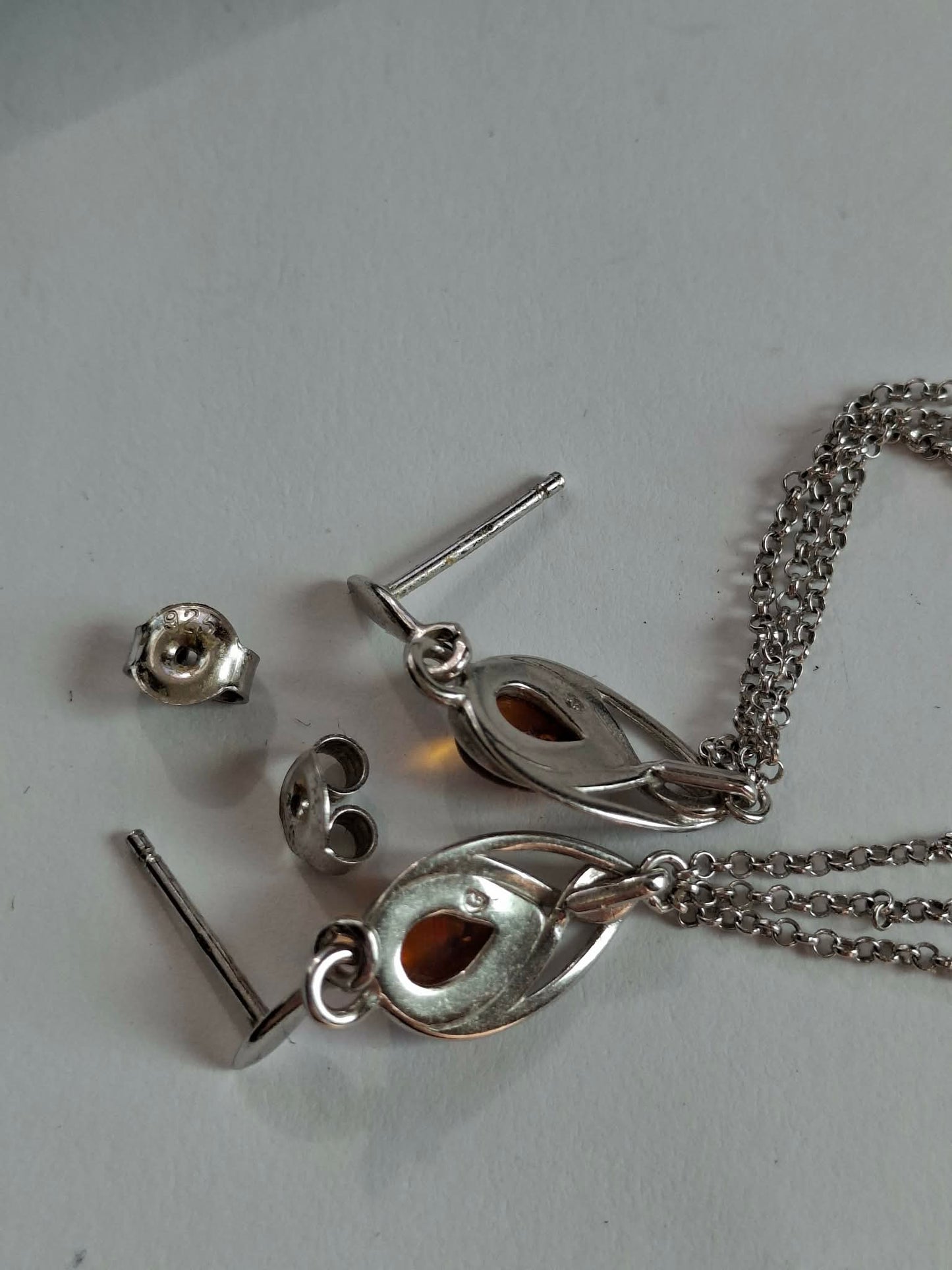 Cercei de argint cu chihlimbar